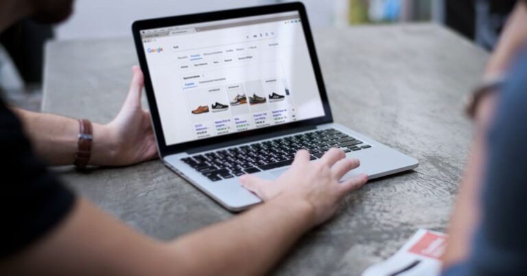 Widok wyników wyszukiwania w Google z zakładką produktów